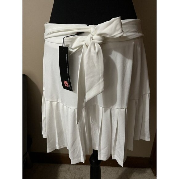 Kancy Kole Pleated Skort with Belt White Size Large - Picture 3 of 8